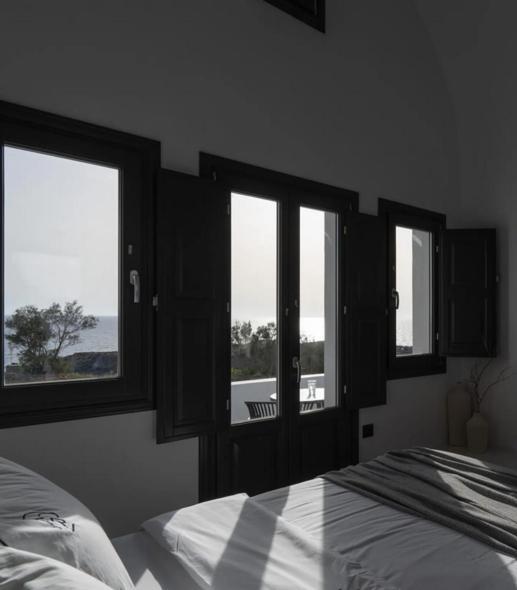 Swell Suites, Santorini Βούρβουλος