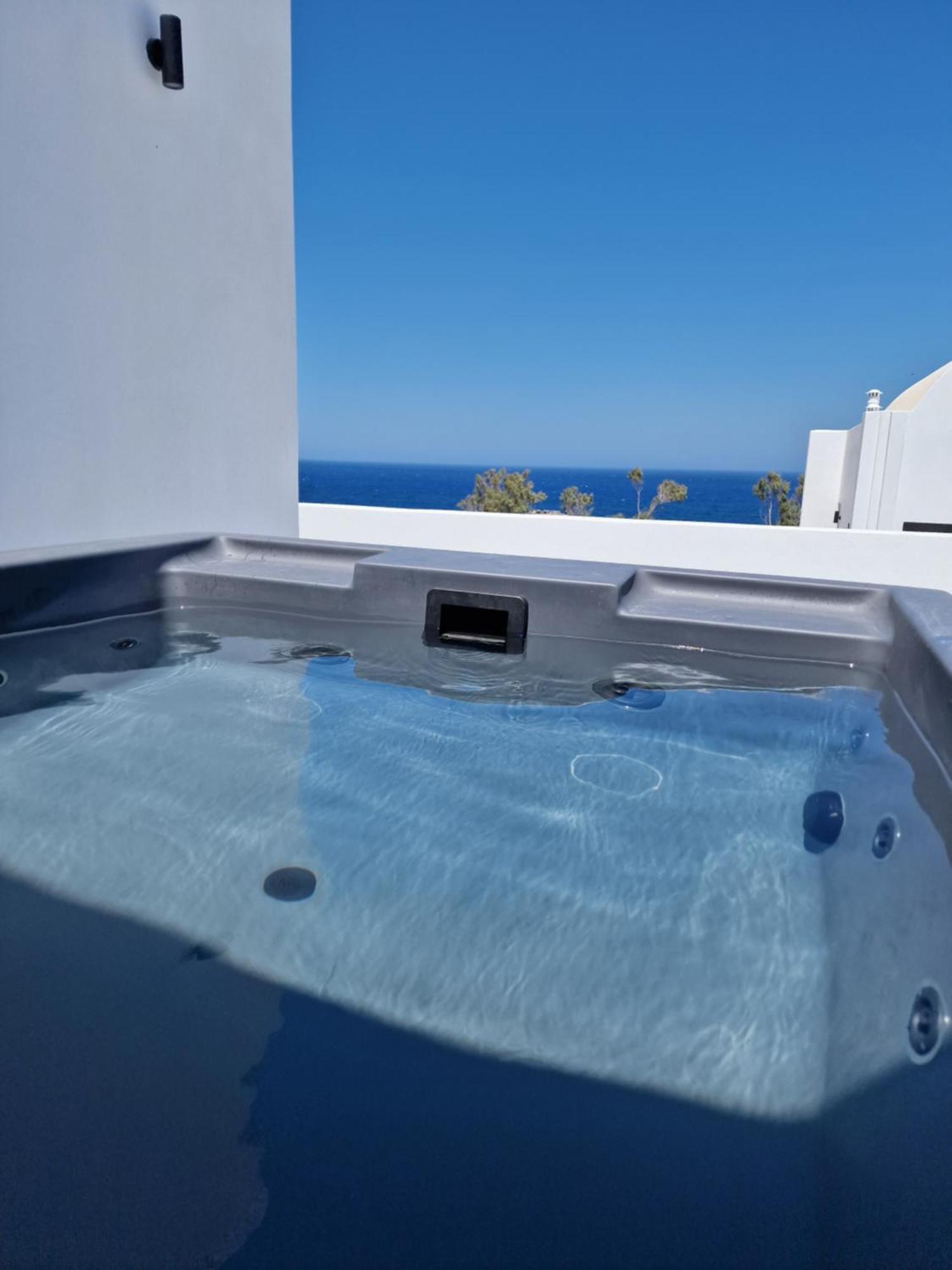 Swell Suites, Santorini *